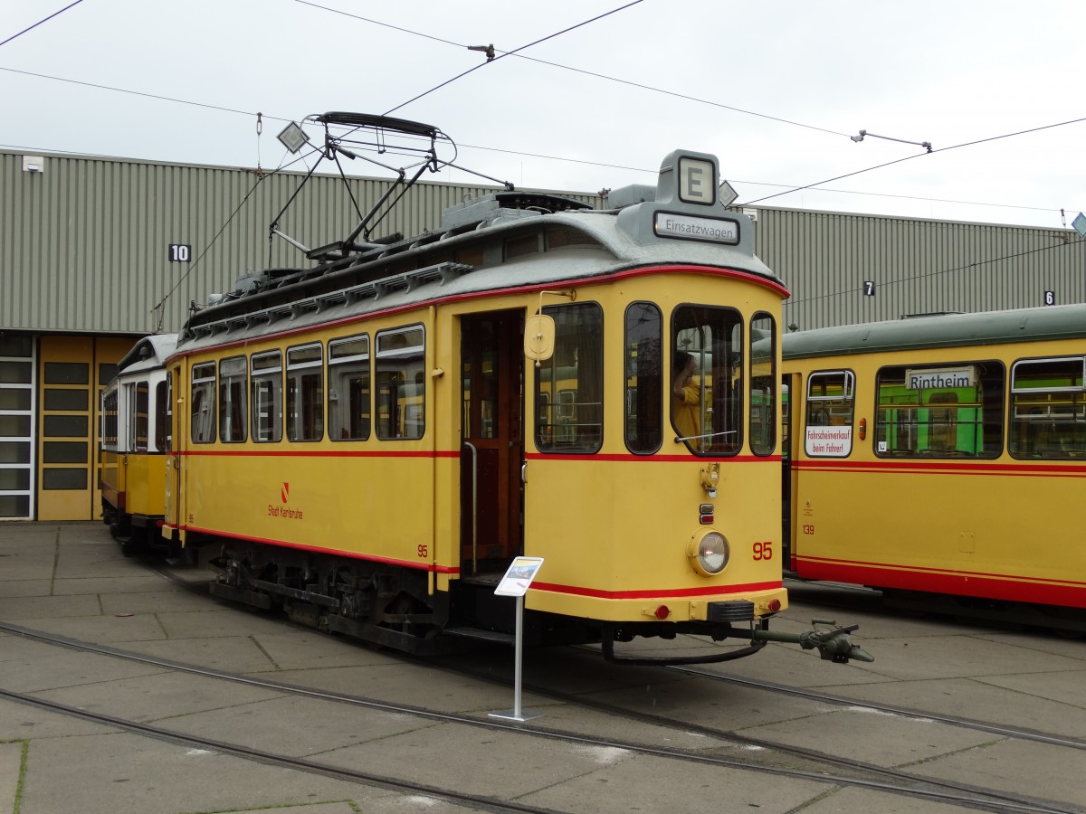 Treffpunkt Schienennahverkehr Karlsruhe e.V. Tw 95 in Karlsruhe Betriebshof West beim Tag der Offenen Tür bei der VBK am 25.04.15