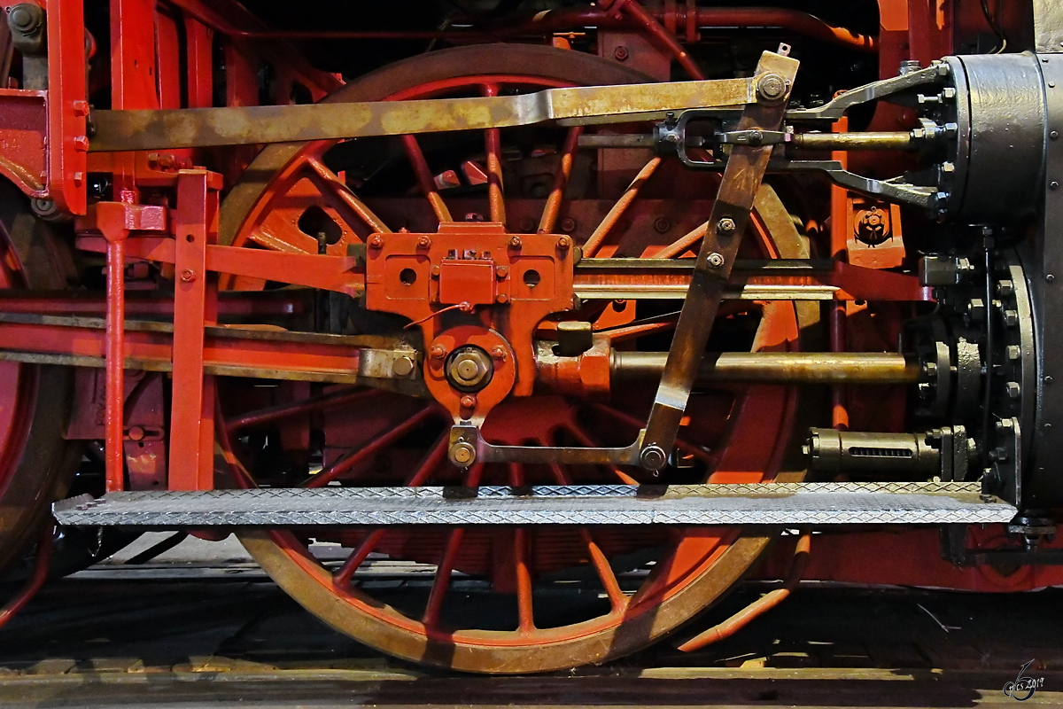 Treibgestänge an der Dampflokomotive 39 230. (Deutsches Dampflokomotiv-Museum Neuenmarkt-Wirsberg, Juni 2019)