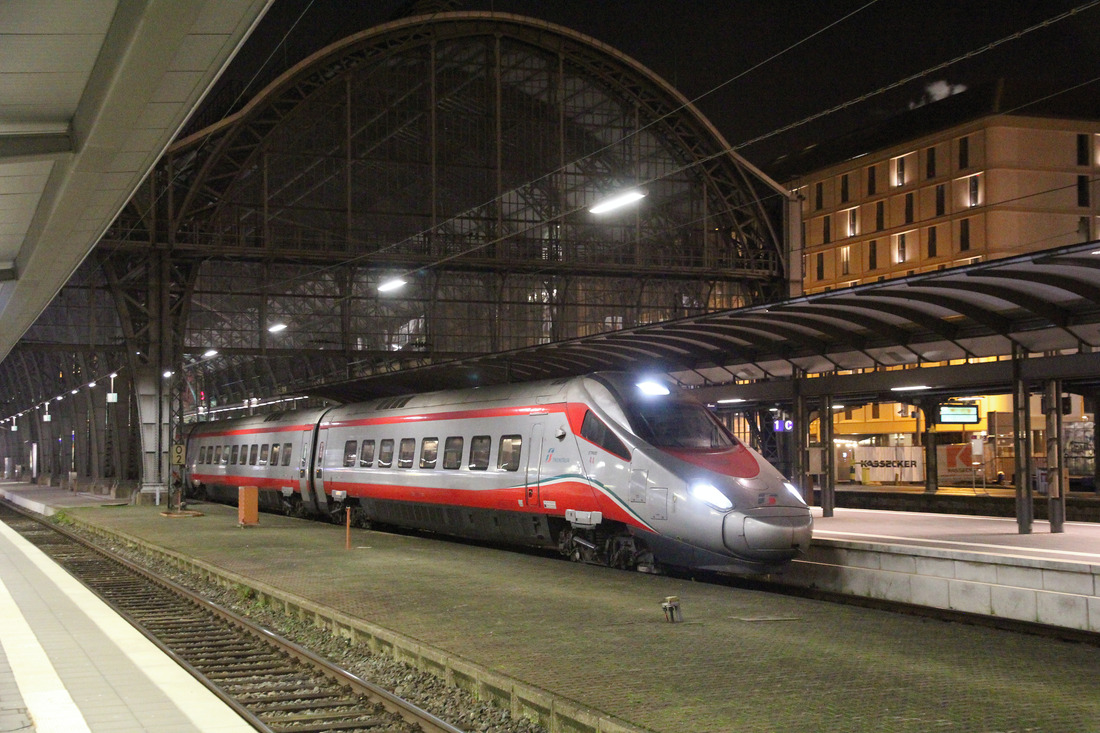 Trenitalia 5610 xxx // Frankfurt (Main) Hbf // 3. Dezember 2021