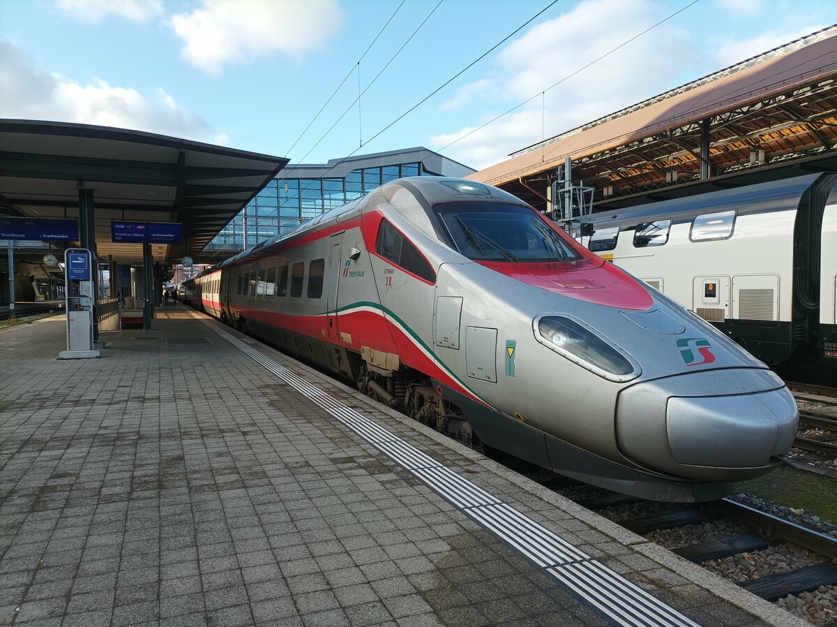 Trenitalia ETR 610 703 mit dem ECE 52 Nach Frankfurt ( Main ) Hbf am 15.01.23 in Basel SBB 