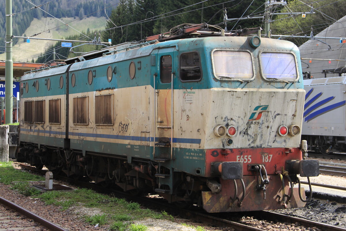 Trenitlia E655 187 abgestellt am Bahnhof Brenner/Brennero. Aufgenommen am 02.05.2014