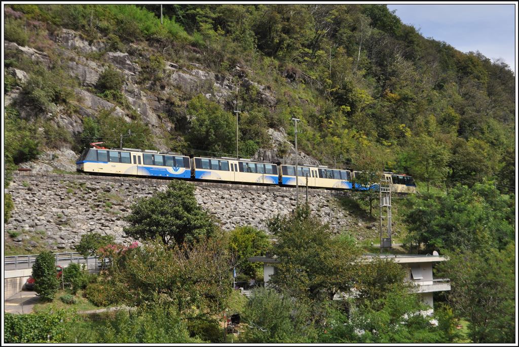 Treno Panoramico SSIF 47 zwischen Intragna und Cavigliano. (03.09.2014)