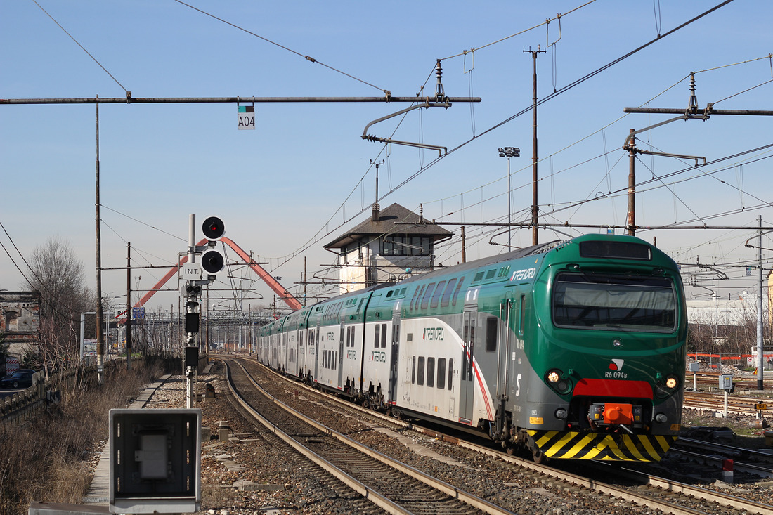 Trenord R6 094, fotografiert am 9. März 2017 im Bahnhof Rho.