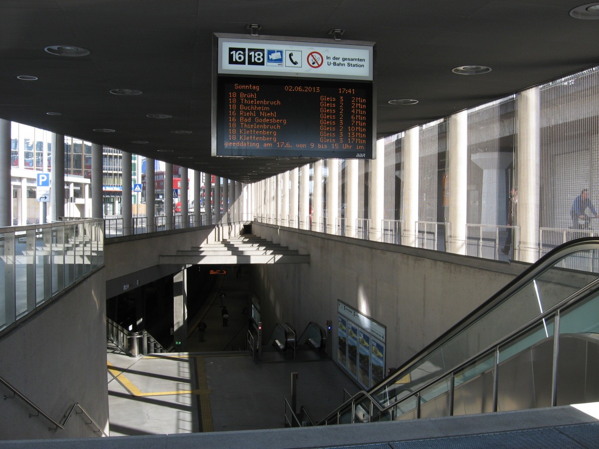 Treppenabgang zur U-Bahnstation  Breslauer Platz / Hauptbahnhof  am 2.6.13
