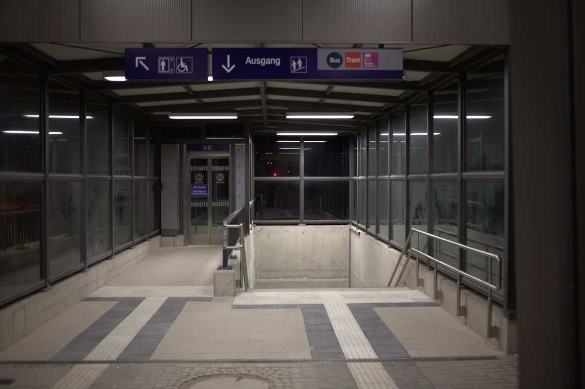 Treppenaufgang neuer S-Bahnsteig Radebeul Ktschenbroda.03.11.2013 19:32 Uhr