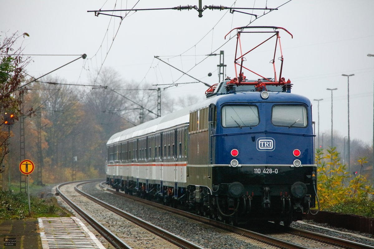 TRI 110 428-0 in Duisburg Rheinhausen Ost, November 2020.