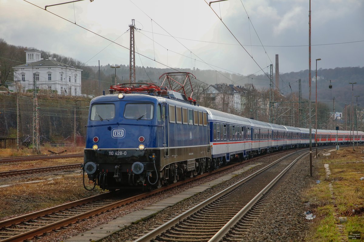 TRI 110 428-0 mit Fußballsonderzug nach Paderborn in Wuppertal, Januar 2020.