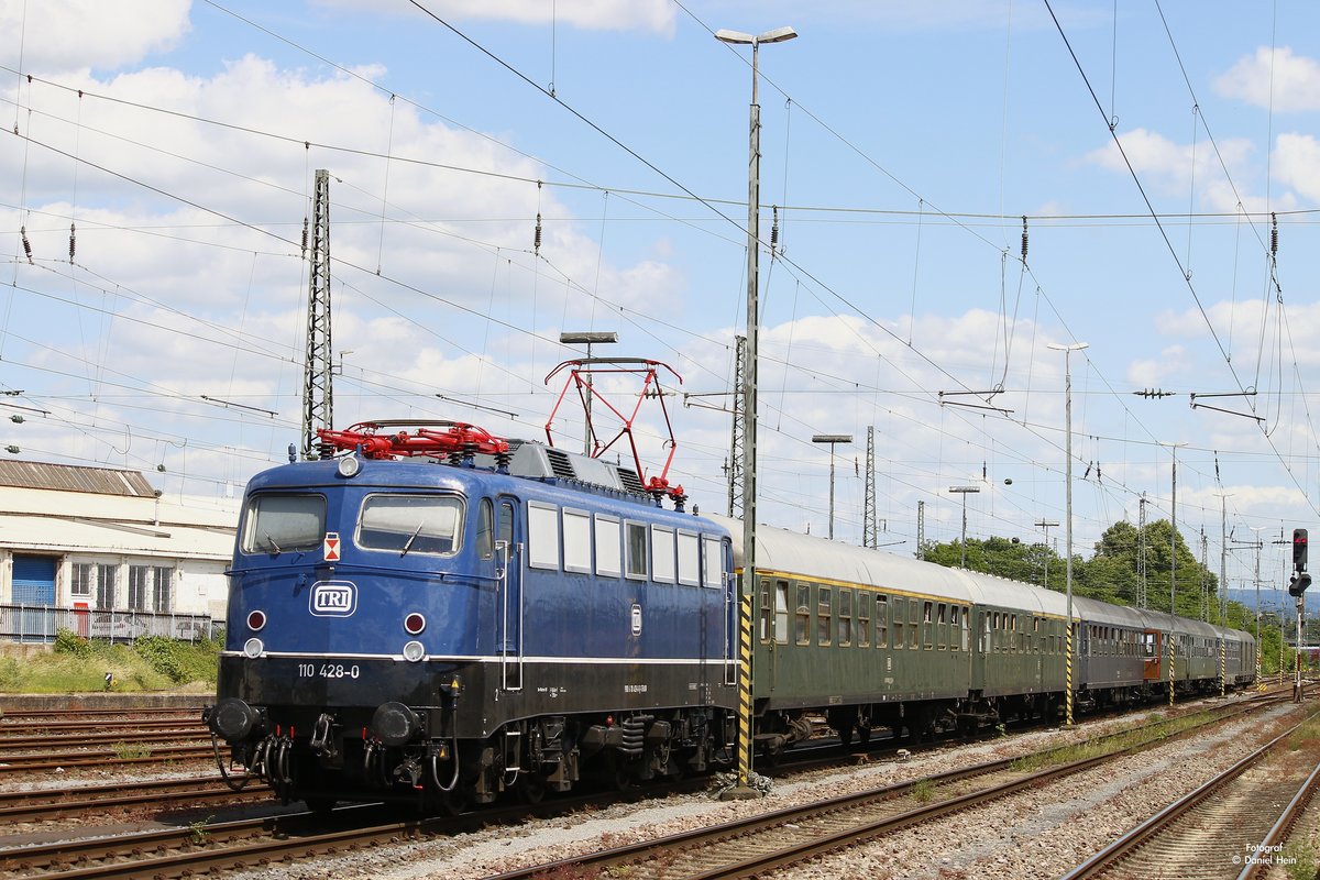 TRI 110 428-0 mit Sonderzug in Neuwied, Juni 2017.