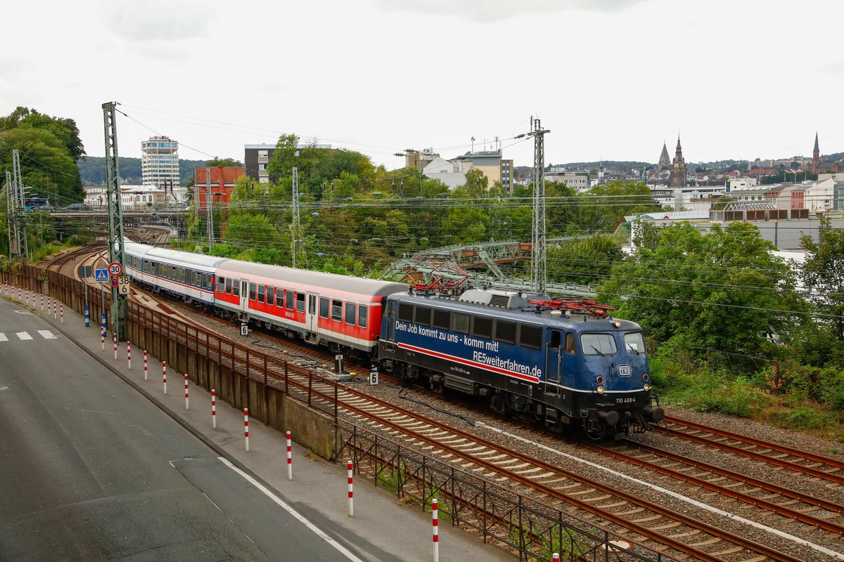 TRI 110 469-4 mit NX-Ersatzzug RB48 in Wuppertal, August 2019.
