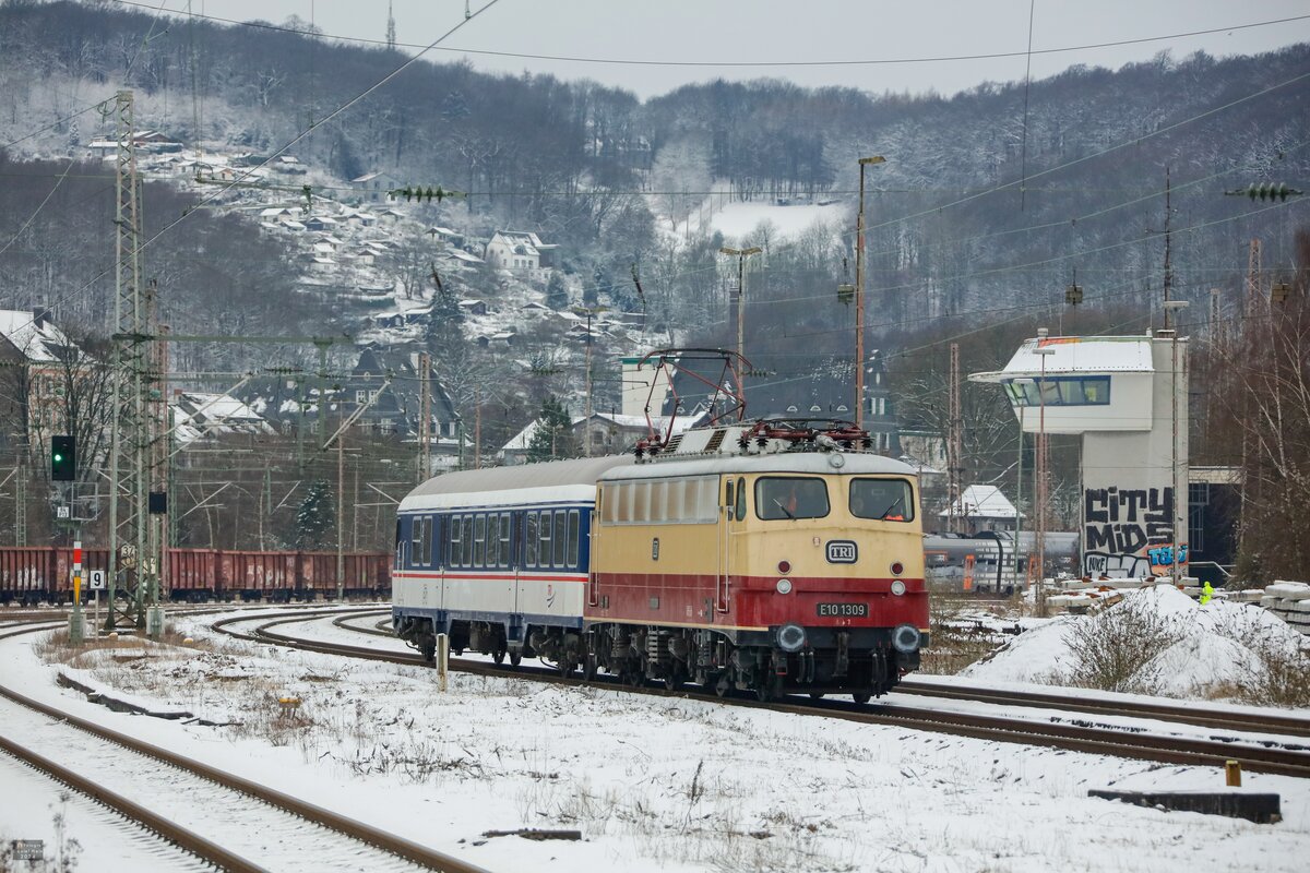 TRI E10 1309 mit TRI-Wittenberger Steuerwagen in Wuppertal, Januar 2024. Gr��e an das Lokpersonal!