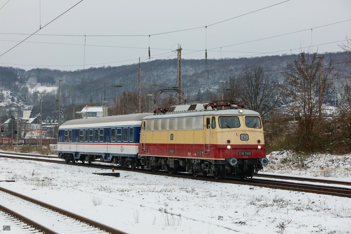 TRI E10 1309 mit TRI-Wittenberger Steuerwagen in Wuppertal, Januar 2024. Gr��e an das Lokpersonal!