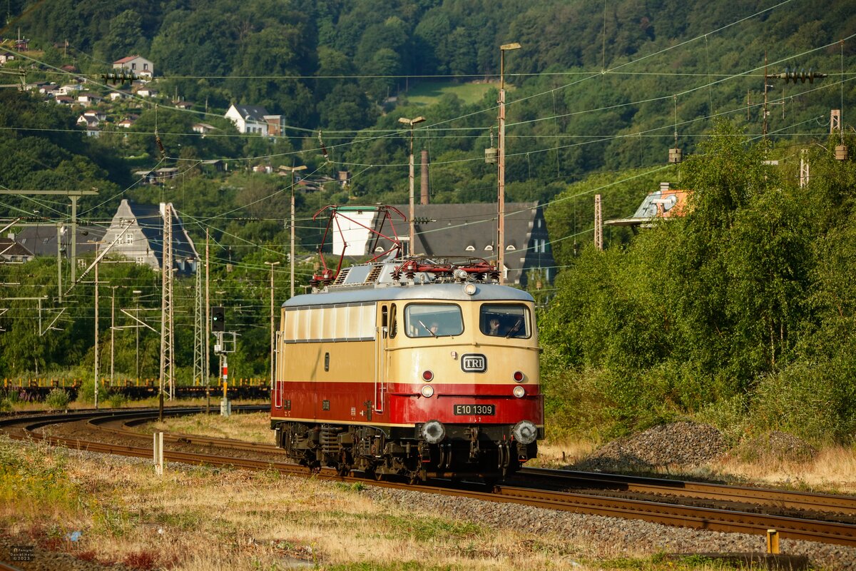 TRI E10 1309 in Wuppertal, Juni 2023. Gr��e zur�ck an das Lokpersonal!