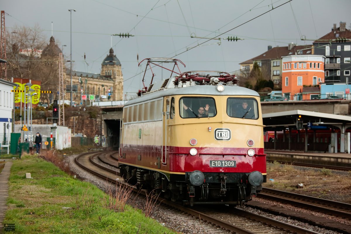 TRI E10 1309 in Wuppertal, M�rz 2021. Gr��e zur�ck an das Lokpersonal!