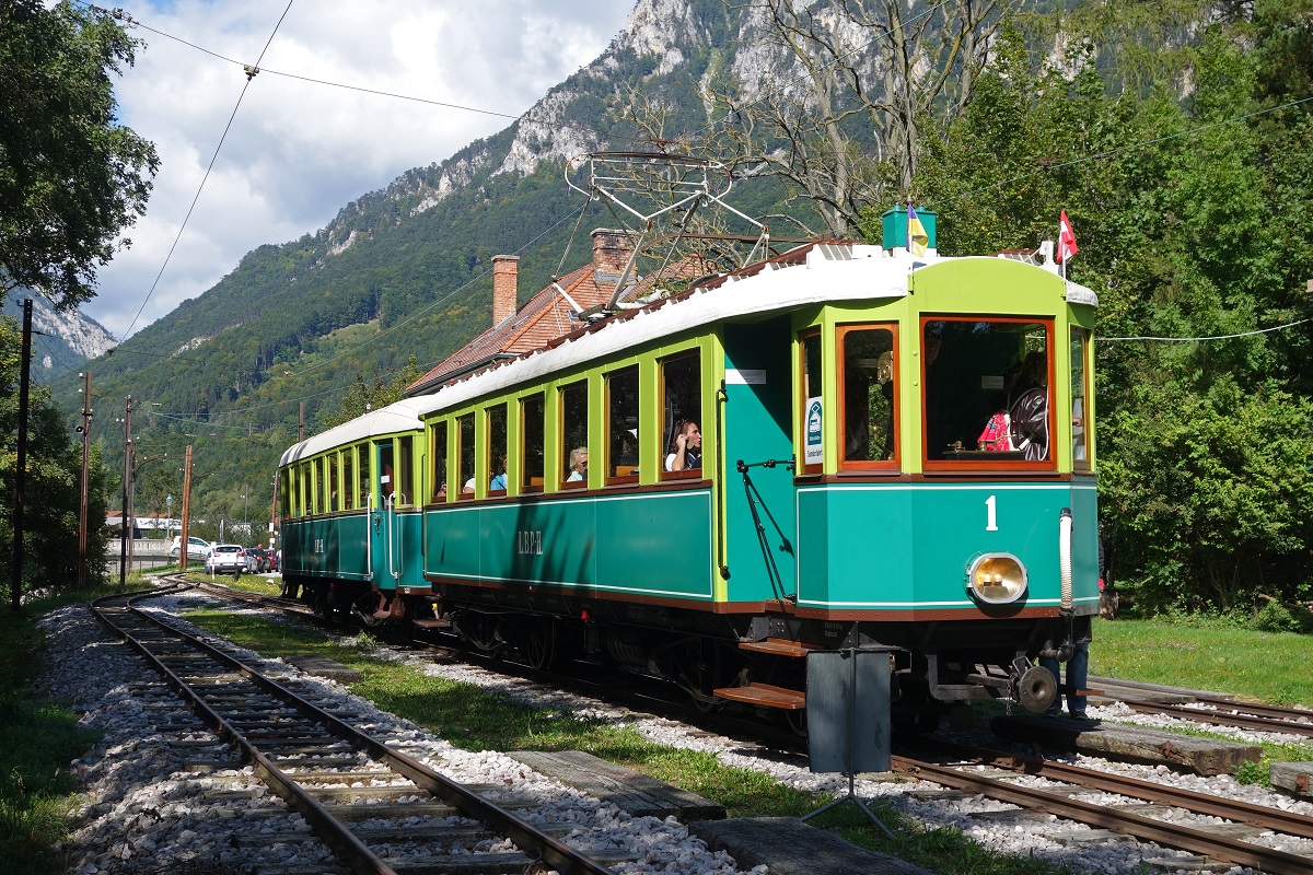 Triebwagen 1 steht am 23.09.2017 im Bahnhof Reichenau.