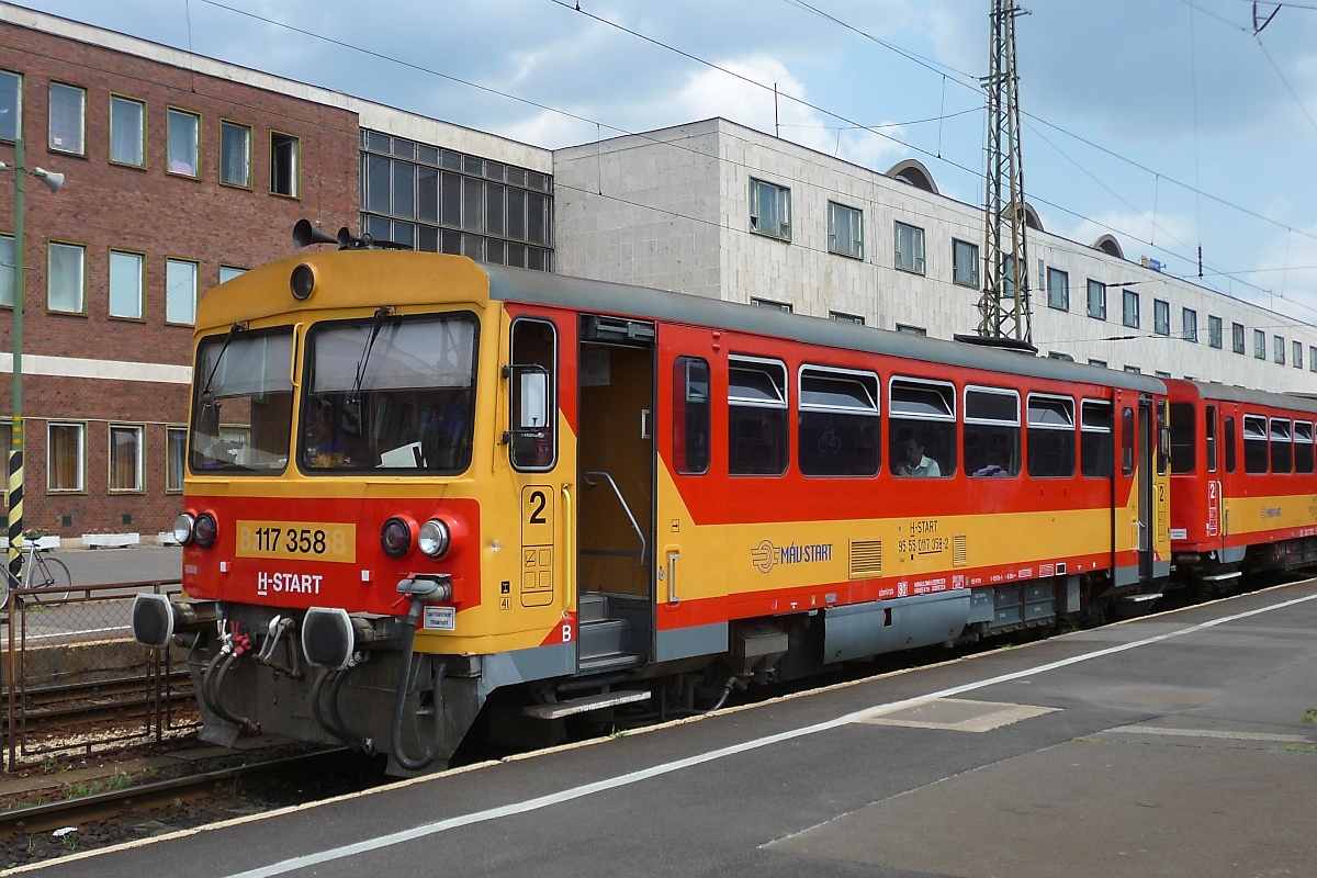 Triebwagen 117 358 in Debrecen, 26.6.2016