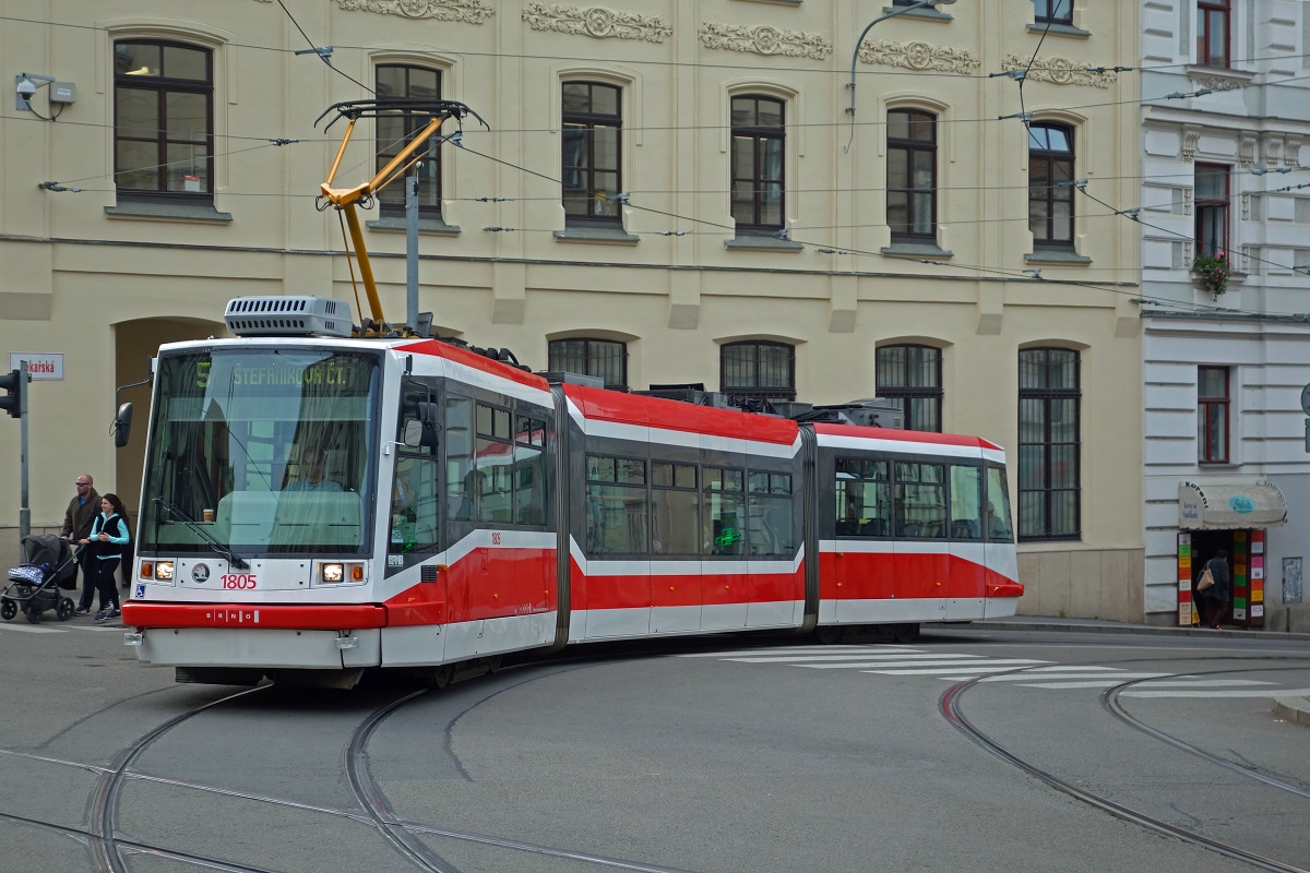 Triebwagen 1805, Linie 5,Brno Husova am 26.10.2017.