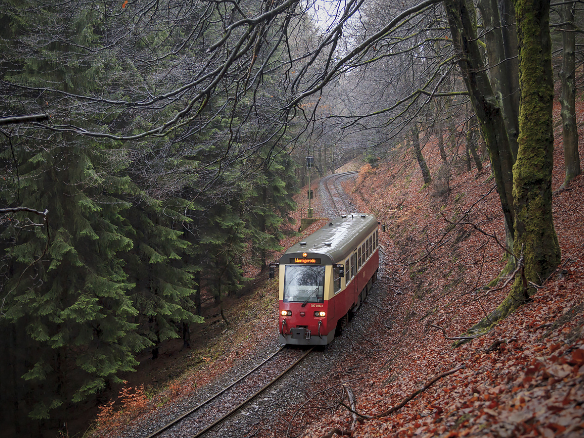 Triebwagen 187 016-1 unterwegs als P8902 (Eisfelder Talmühle - Wernigerode) kurz vor Betriebsbahnhof Drängetal am 3. Februar 2020