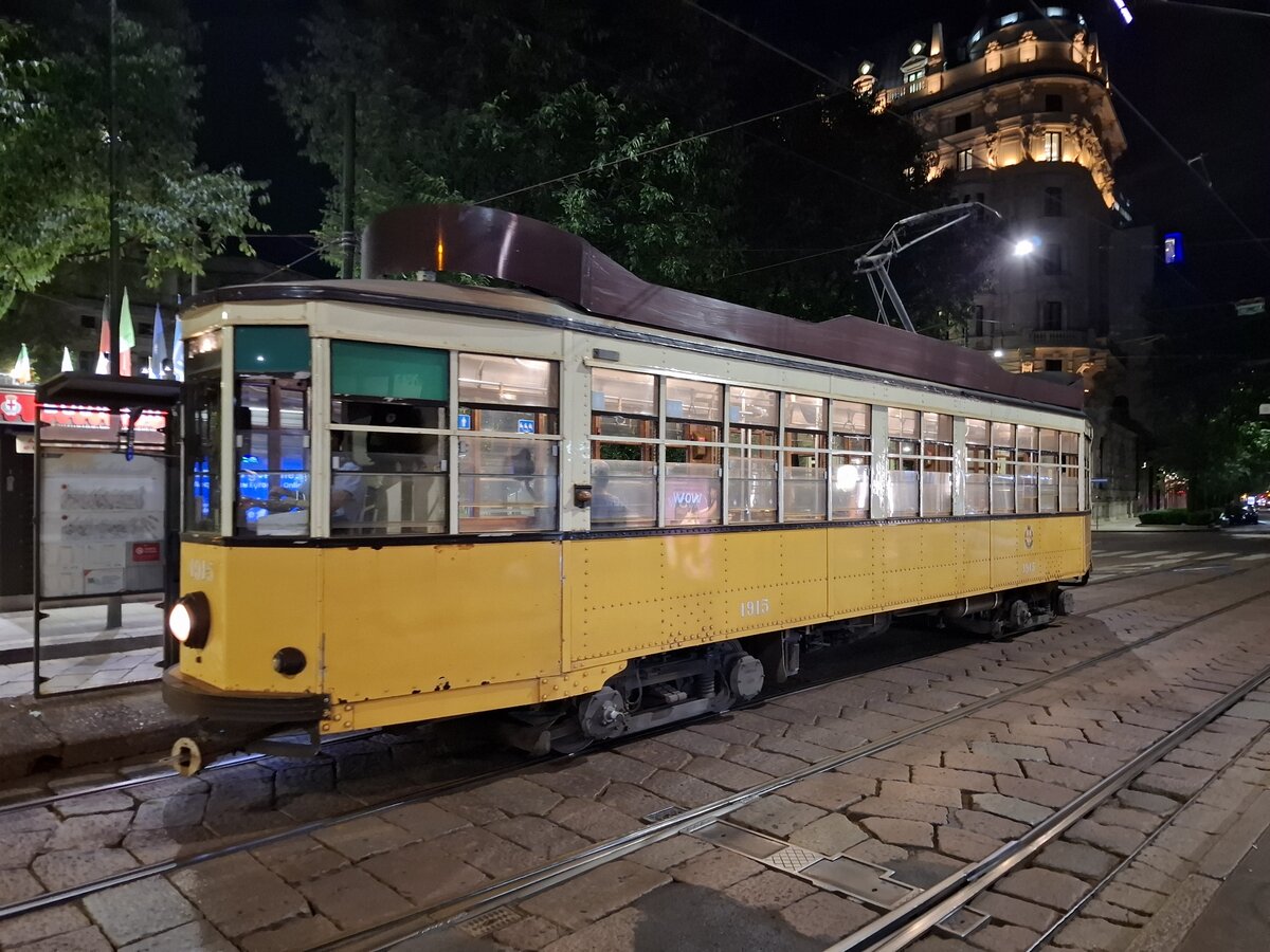 Triebwagen 1915  in der Nähe von Milano Centrale am 30.08.2026.