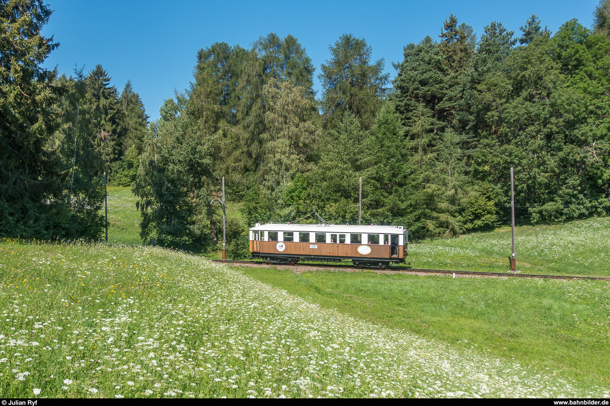Triebwagen 2 der Rittnerbahn am 27. Juli 2018 bei Rappersbichl.