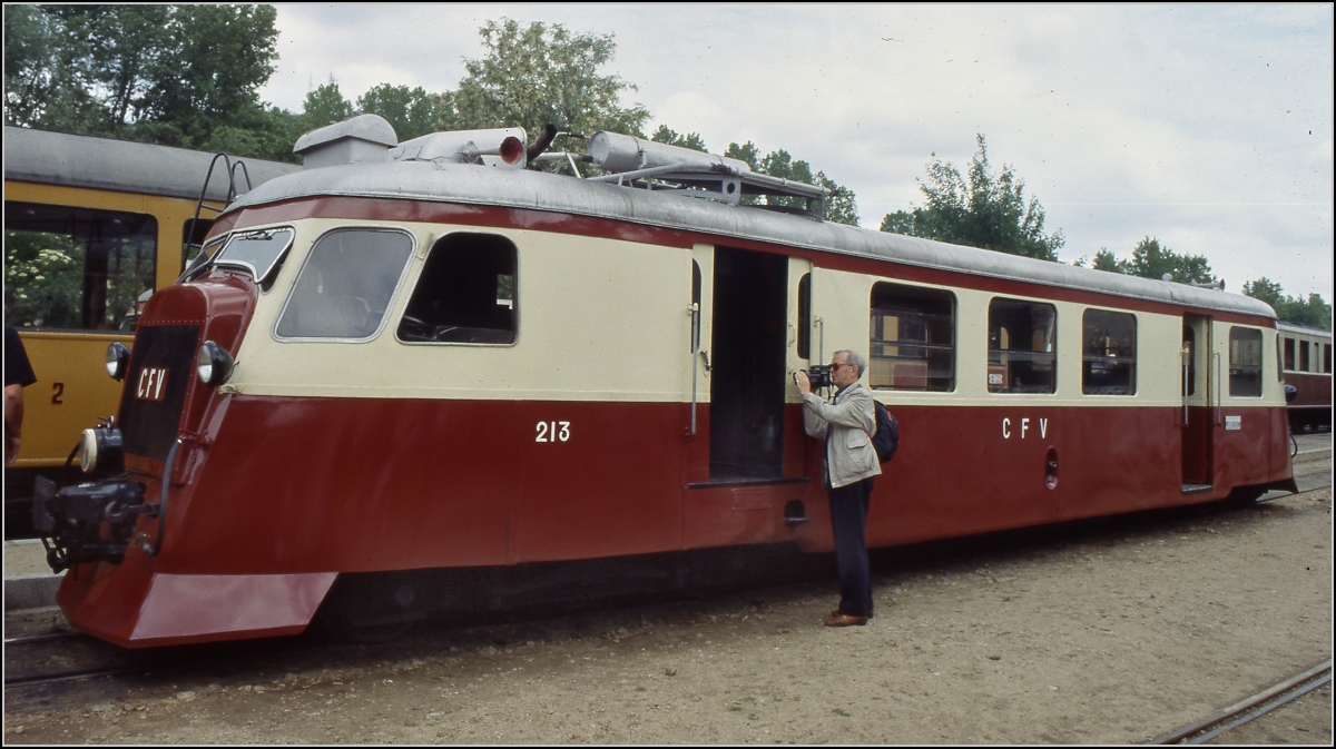 Triebwagen 213 der Chemin de Fer de Vivarais (CFV) vom Typ Billard  A 150D , Baujahr 1938. Mai 1992.