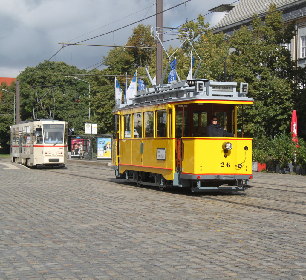 Triebwagen 26 und Tatra T6 A2(704)machten Sonderfahrten zum Klima-Actionstag in Rostock.20.09.2015 