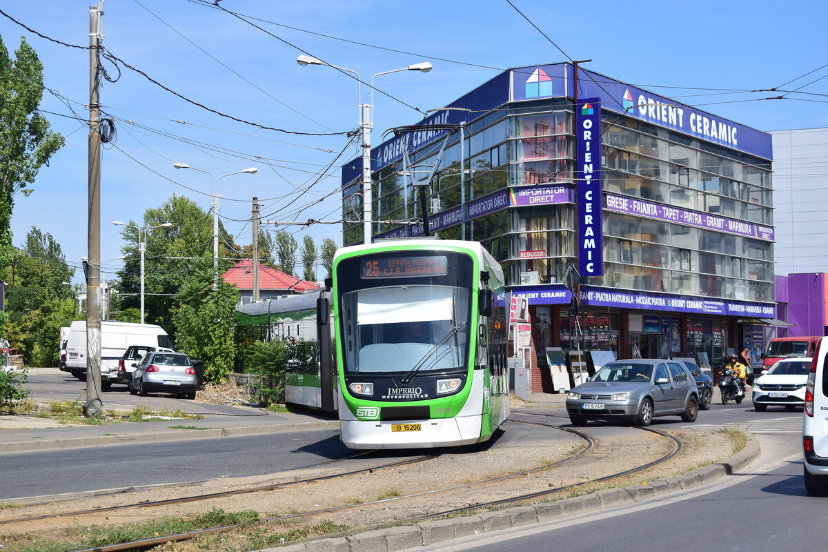 Triebwagen 3826 biegt in die Strada Valea Cascadelor ein als Linie 25 nach C.F.R Progresul.

Bukarest 04.09.2025
