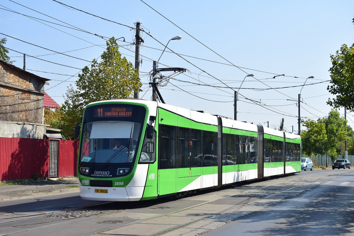 Triebwagen 3898 erreicht die Wendeschleife Cartier Giulsti auf der Linie 11.

Bukarest 09.09.2025