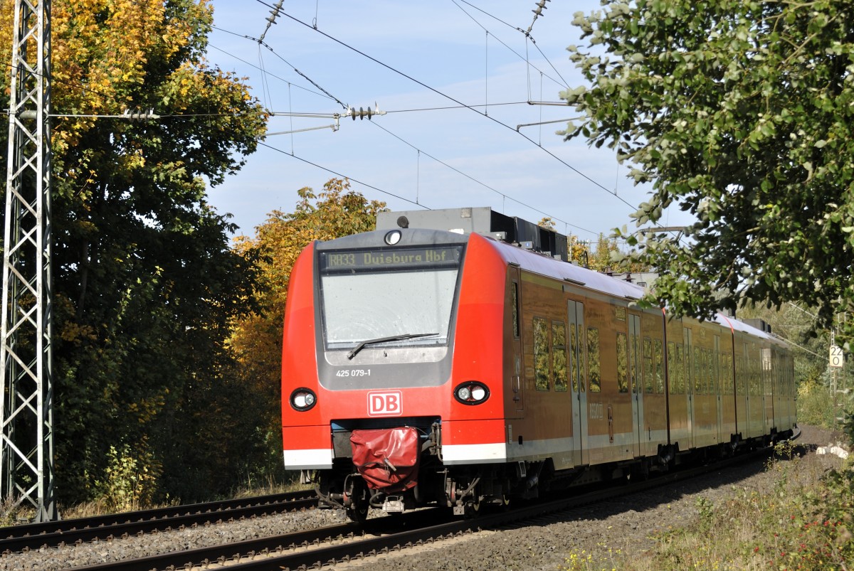 Triebwagen 425 079-1 am 22.10.2013 bei der Einfahrt in �bach-Palenberg, KBS 485 Km 22