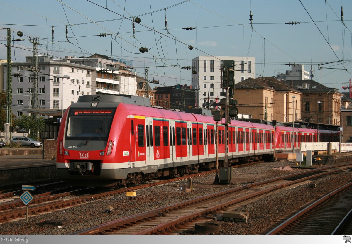 Triebwagen 430 150, unterwegs als S8 nach Wiesbaden Hauptbahnhof, verlässt am 21. September 2015 den Mainzer Hauptbahnhof.