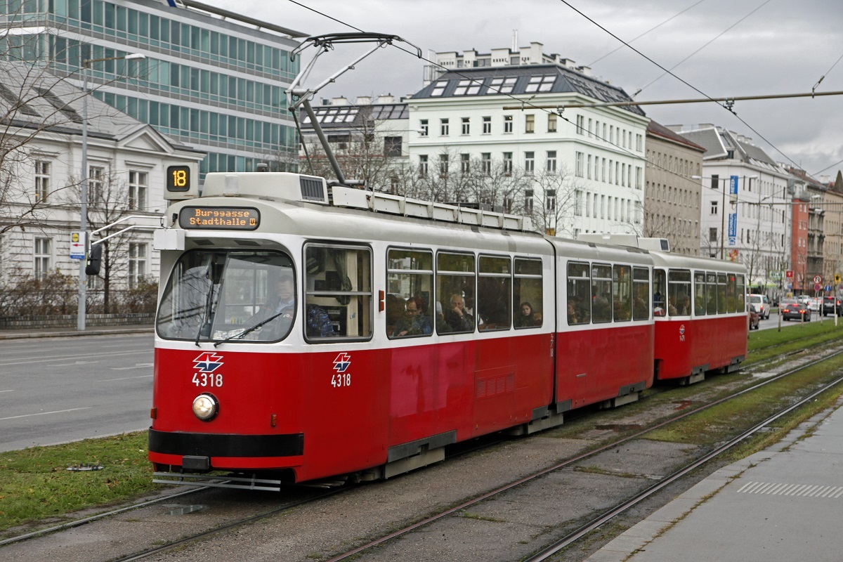 Triebwagen 4318, Linie 18,Landstraßer Gürtel am 21.11.2017.