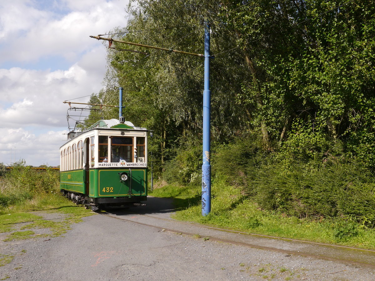 Triebwagen 432
 der meterspurige Überlandstraßenbahn Lille-Roubaix-Tourcoing. Der Wagen wurde 1911 von Franco-Belge gebaut.
Die Betreibergesellschaft der Bahn, die nach ihrem Gründer auch als Mongy bekannt ist, war zwischenzeitlich von ELRT zur SNELRT(Société Nouvelle ELRT) geworden.
Der Verein AMITRAM betreibt ein Museum zur ELRT und zum Nahverkehr im Großraum Lille und eine Museumstramstrecke, auf der der Wagen hier in Marquette-lez-Lille unterwegs ist.


2014-08-31 Marquette-lez-Lille
