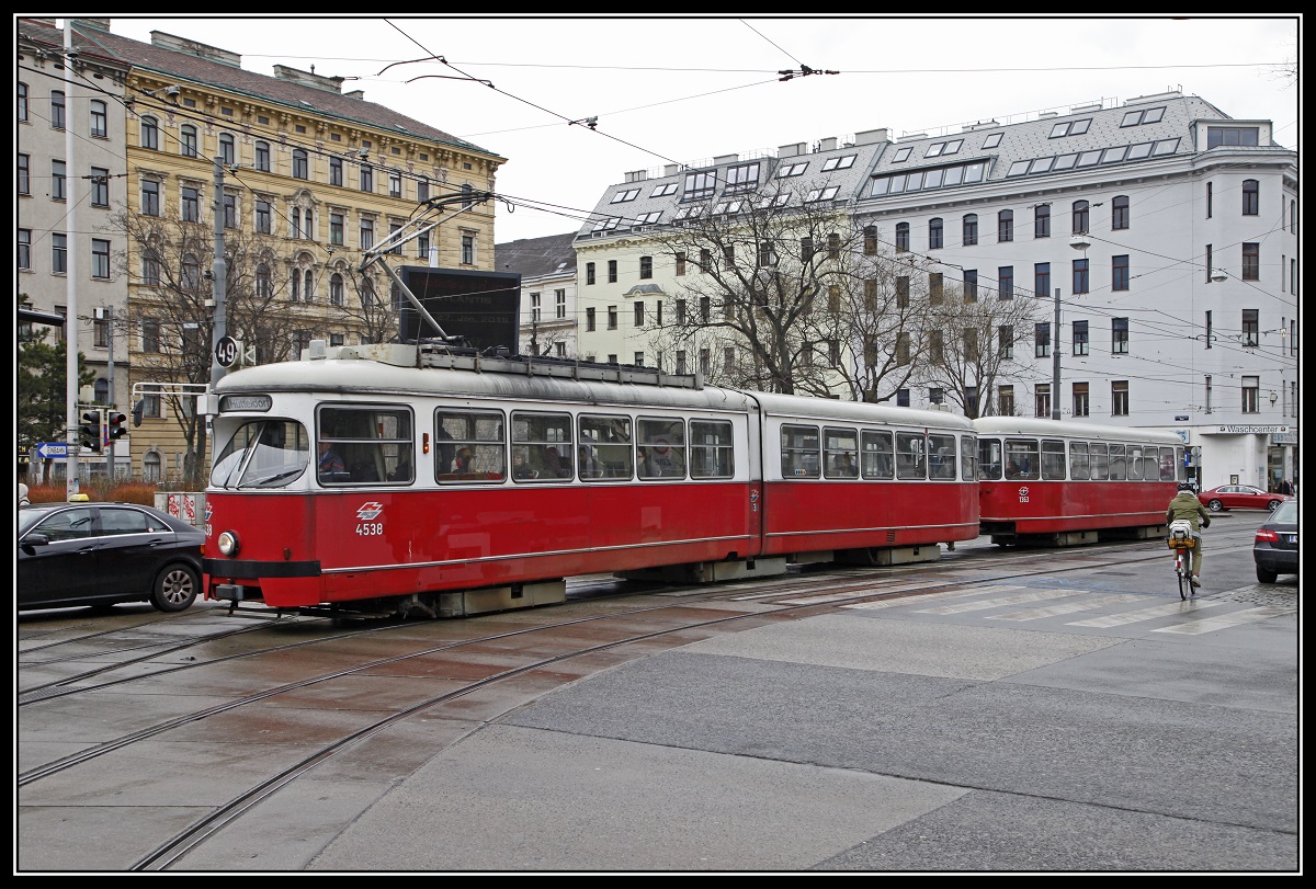 Triebwagen 4538, Linie 49, Urban-Loritz-Platz am 14.03.2018.