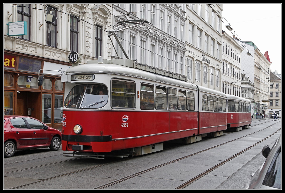 Triebwagen 4552, Linie 49, Westbahnstraße am 14.03.2018.