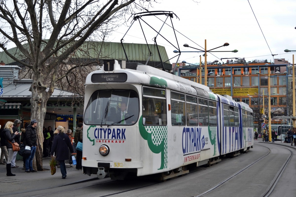 Triebwagen 532 mit Citypark Vollwerbung als Linie 1 am Jakominiplatz, 23.03.2015