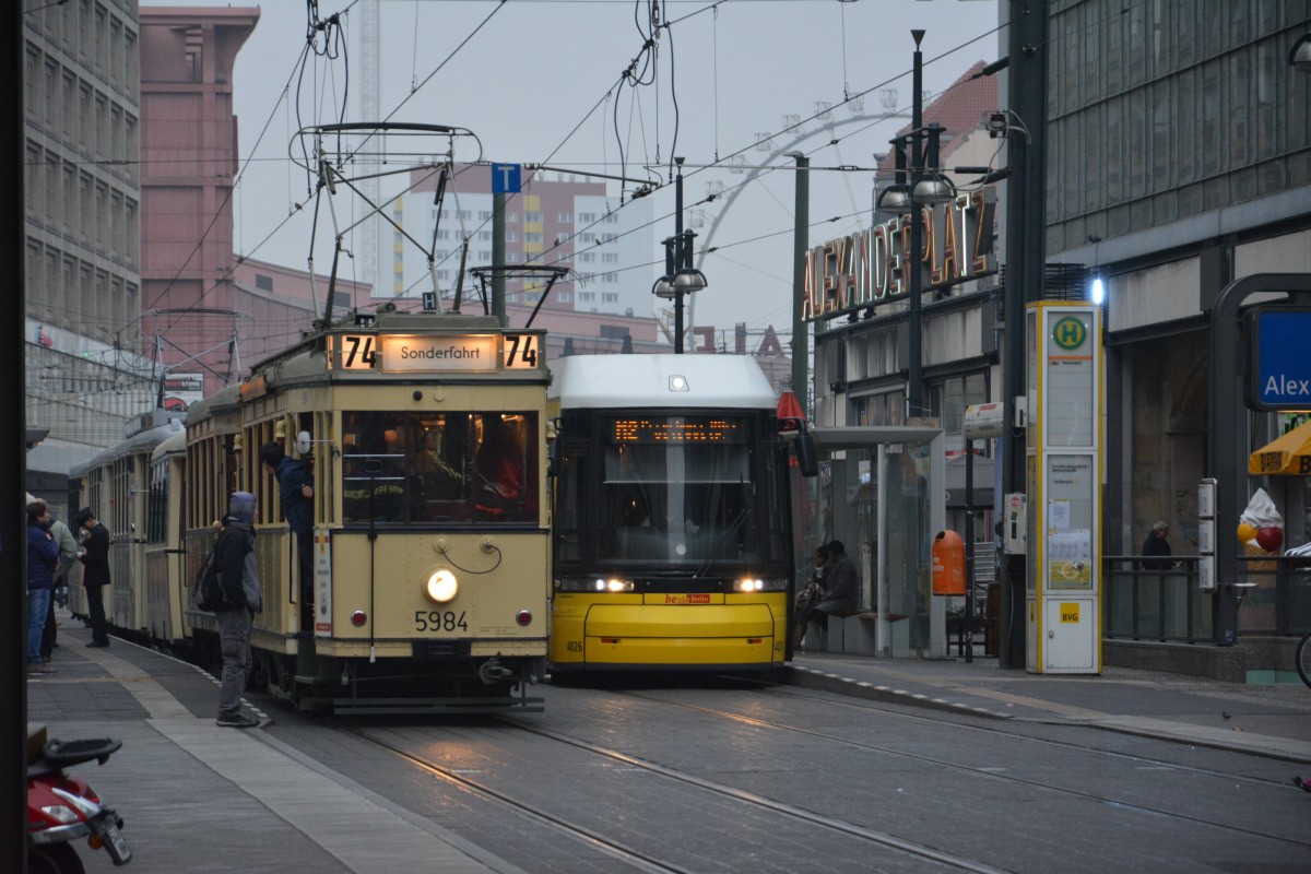 Triebwagen 5984 vom Typ T24/49 und Bombardier Flexity Berlin (4026) stehen nebeneinander am Alexanderplatz 11.11.2014.