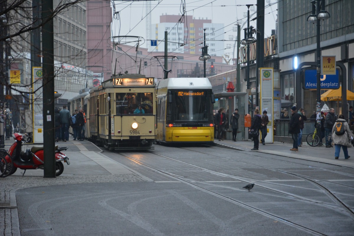 Triebwagen 5984 vom Typ T24/49 und Bombardier Flexity Berlin (4027) stehen nebeneinander am Alexanderplatz 11.11.2014.