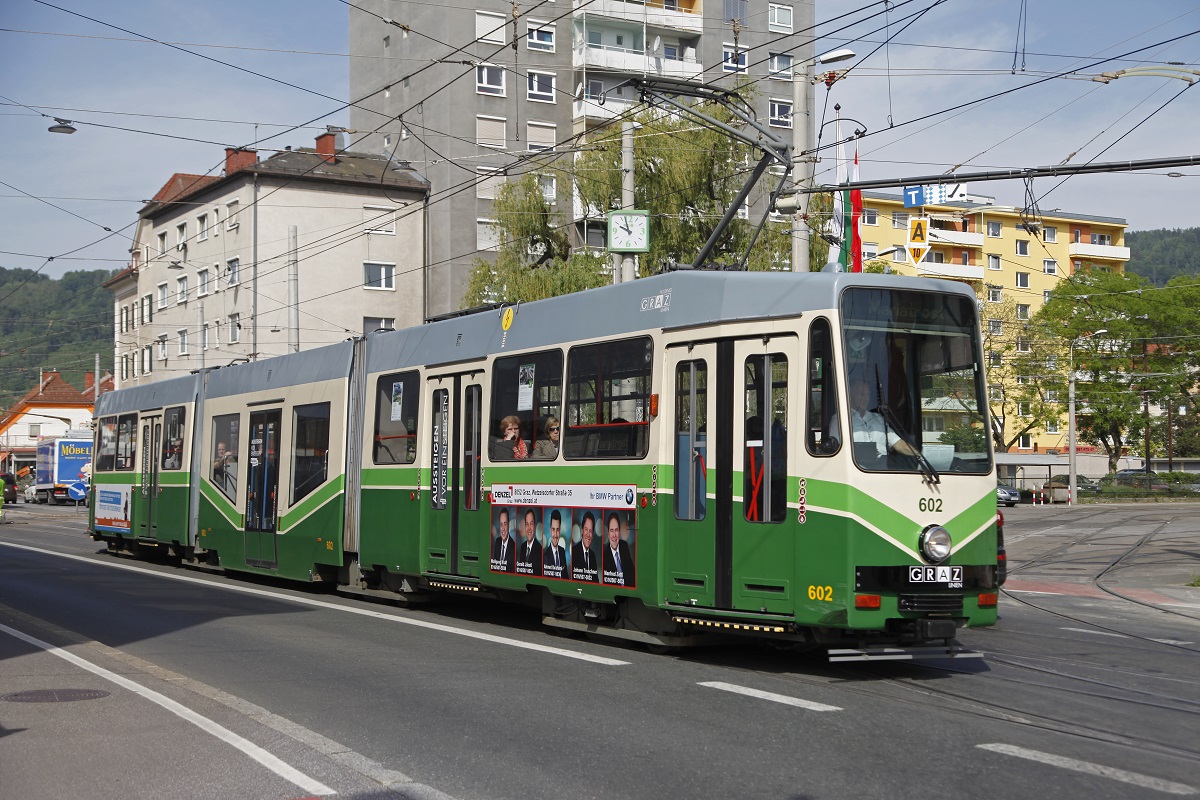 Triebwagen 602, Linie 1, Eggenbergerstraße am 6.05.2015.