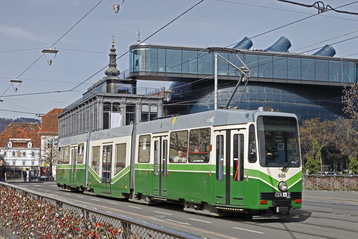 Triebwagen 606,Linie 3, Erzherzog-Johann-Brücke am 11.04.2018.