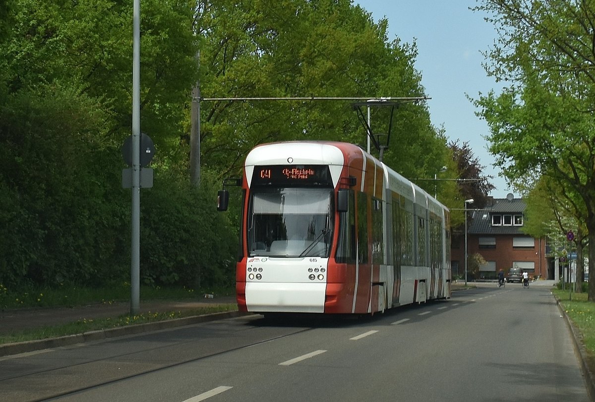 Triebwagen 615 der SWK kurz vor der Endhalte Stelle in Krefeld Fischeln. 22.4.2018