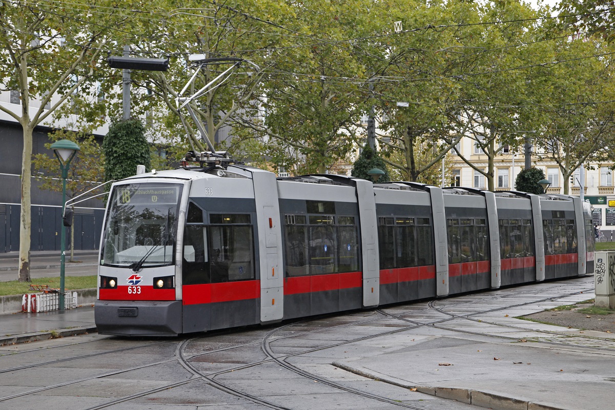 Triebwagen 633,Linie 18,Wien Europaplatz,3.09.2017.