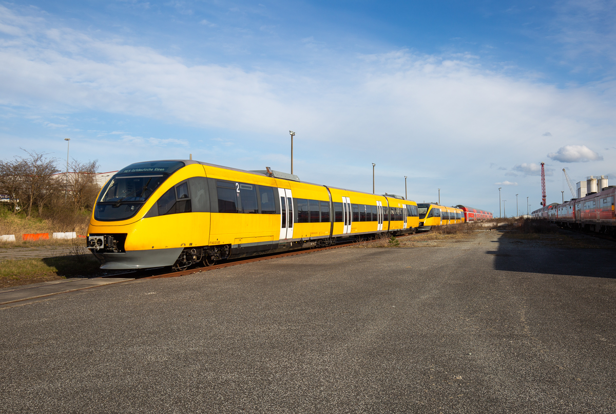Triebwagen 643 862 und 643 863 der PEG als RE 9 OSTDEUTSCHE EISENBAHN hier in Mukran abgestellt sind zur Zeit mit Datum vom 24.06.2021 immer noch als Ersatz auf der Insel im Einsatz. - Bild vom 12.04.2021