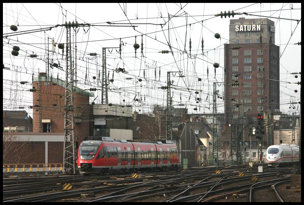 Triebwagen 644013 erreicht hier am 17.3.2005 den HBF Köln.