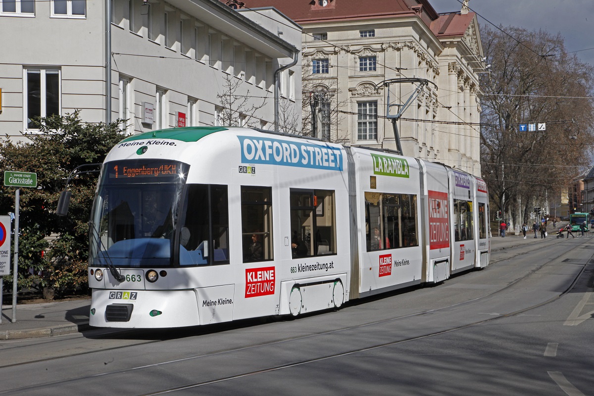 Triebwagen 653 als Linie 1 ist am 1.03.2017 beim Kaiser-Jasefplatz zu sehen.