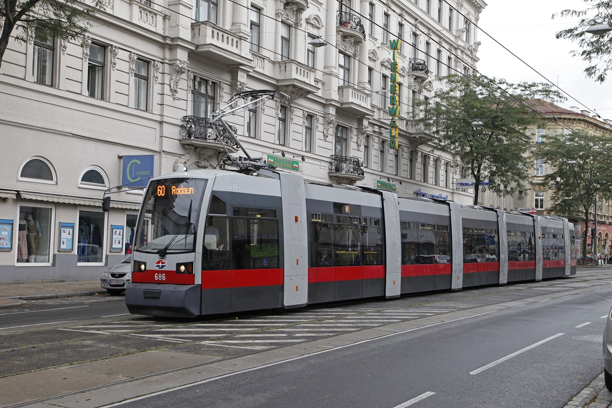 Triebwagen 686,Linie 60,Wien Mariahilferstraße,3.09.2017.