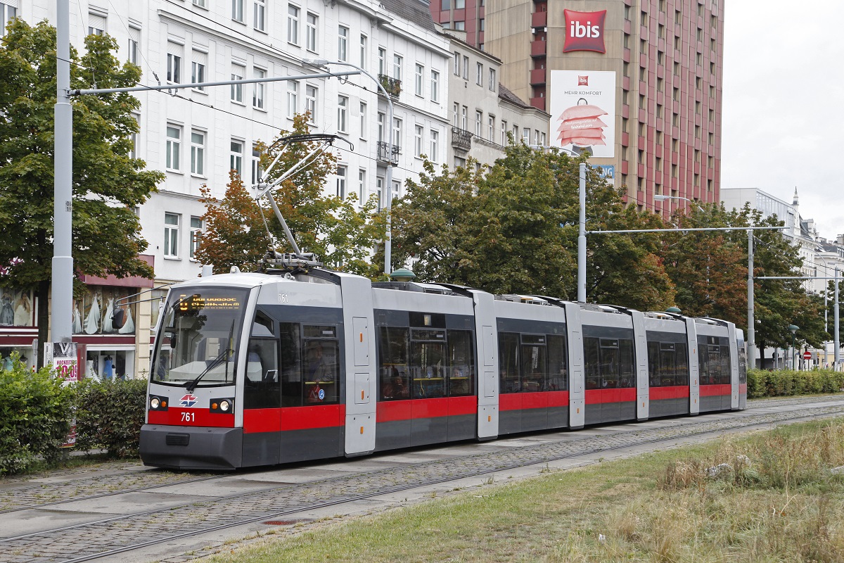 Triebwagen 761,Linie 6,Wien Mariahilfergürtel,3.09.2017.