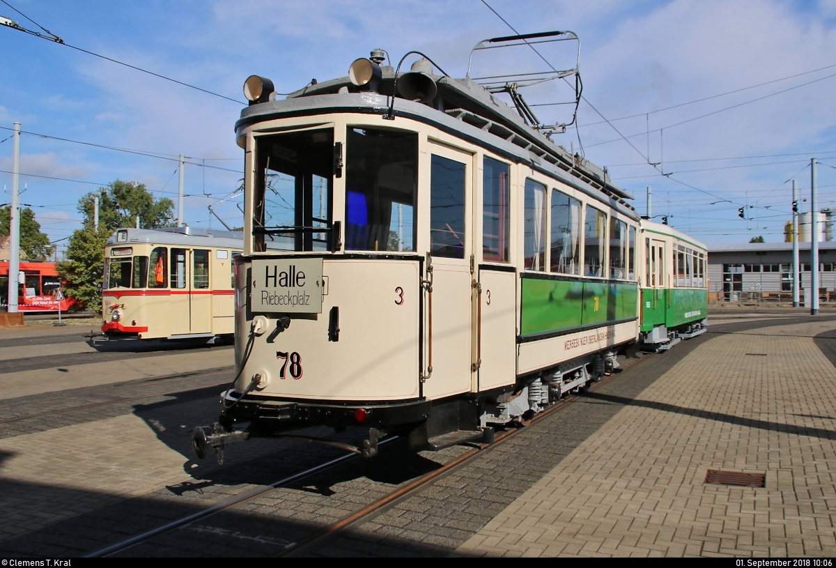 Triebwagen 78 (Gottfried Lindner Waggonbau AG | Allgemeine Elektricitäts-Gesellschaft), ex Merseburger Überlandbahn AG (MÜBAG), der Halleschen Straßenbahnfreunde e.V. steht anlässlich des Tags der offenen Tore im HAVAG Betriebshof in der Freiimfelder Straße in Halle (Saale).
[1.9.2018 | 10:06 Uhr]