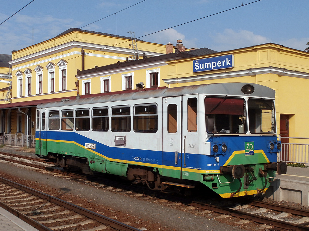 Triebwagen 810.141  Jeek  (Igel) in umperk. (31.8.2013)