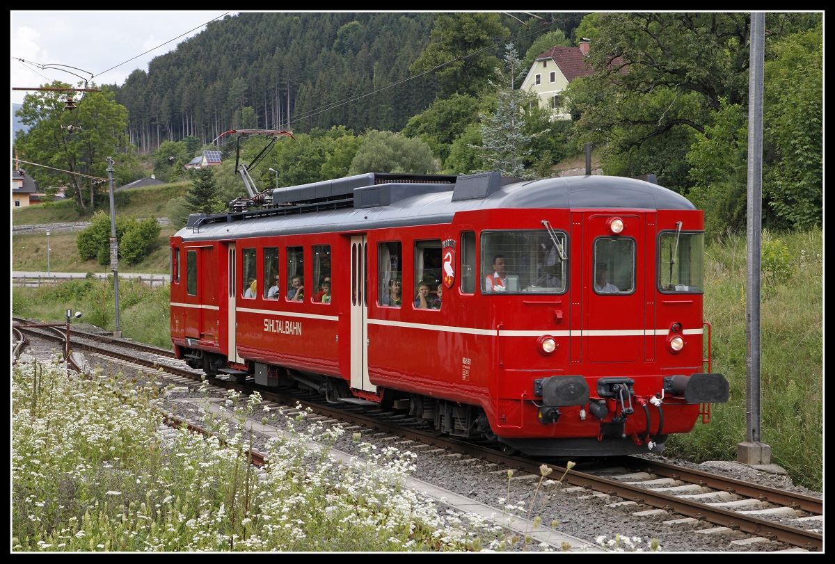 Triebwagen BDe 4/4 92 der Sihltalbahn als Sonderzug bei Guggenbach am 4.08.2019.