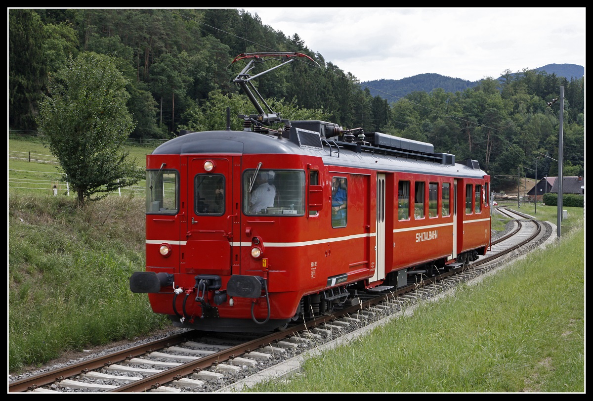 Triebwagen BDe 4/4 92 der Sihltalbahn als Sonderzug bei Zitoll am 4.08.2019.