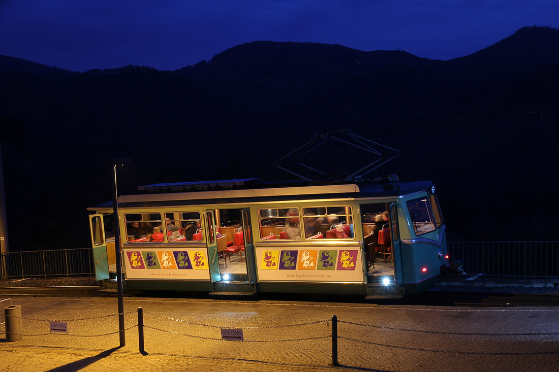 Triebwagen der Bergbahnen im Siebengebirge // Aufgenommen an der Station Drachenfels, der Bergstation der Drachenfelsbahn. // 18. Januar 2020
 